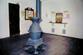 St-James-Station-waiting-room_c.1965_Sturm-Fehn.jpg (64574 bytes)